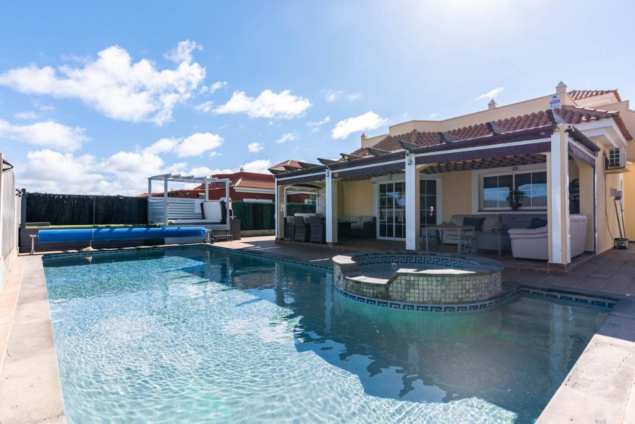 Comfortable Family House With Pool And Jacuzzi คอสตา เด อันตีกัว ภายนอก รูปภาพ